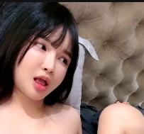 童颜女神幼猫特写视频：超顶颜值身材一级棒，大胃王展示棒棒糖，S货引爆网络