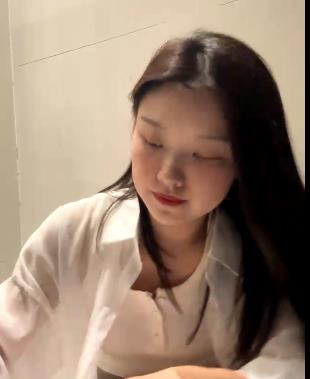 婷婷楼梯：自录直播视频，6V-2.7G，顶级S妇风韵犹存