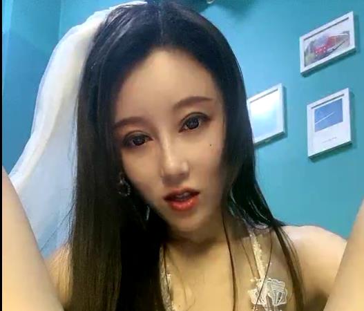 初瑞雪的婚纱道具秀：顶级直播3V，1.4G视频下载观看