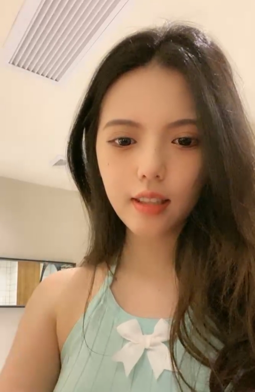 小辰吾妮微信福利直播：聊天节目露尺度，下载收藏！