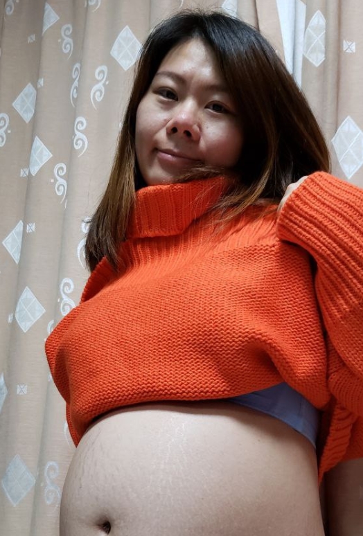 《自行打包》：孕妇自拍挤馒头喷奶视频大揭秘