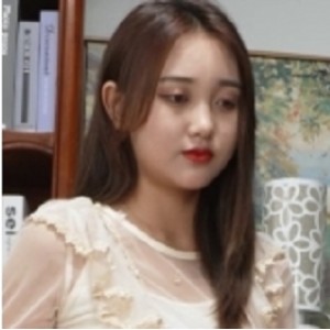 大学生展示39码大脚丫，引发网友热议