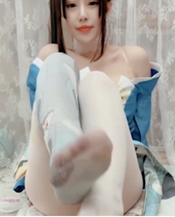 《夏日独特魅力！巨兔朱可儿COS不知火舞，粉色比基尼引爆网络》