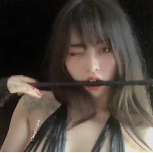 多才多艺的网红小宝贝：考研大学生模特恐龙