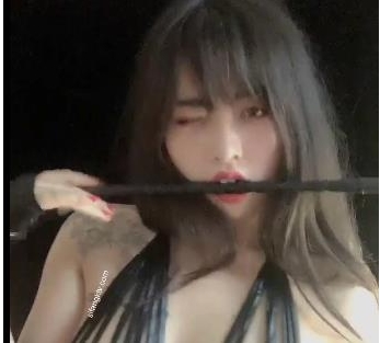 多才多艺的网红小宝贝：考研大学生模特恐龙