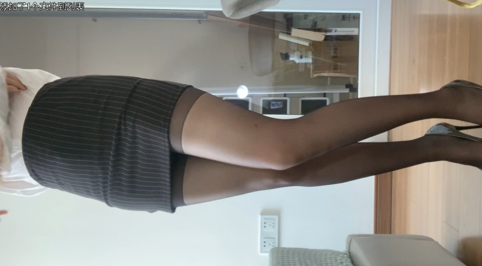 让人们对她的教学方法和教学资源产生了极大的兴趣。如果你也想学习生物知识，那么不妨来跟随你的生物老师闵儿，体验117个视频、96.6g的知识盛宴吧！