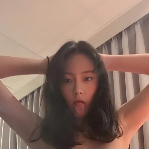 名不仅得益于她的努力和才华，也离不开粉丝们的支持和收藏。她的视频不仅在抖音上受到欢迎，还在百度和ED2K等平台上有着广泛的传播。于利的独特魅力和精彩表现让人们无法抗拒，她的视频收藏量也逐渐攀升，成为众多粉丝心中的偶像。