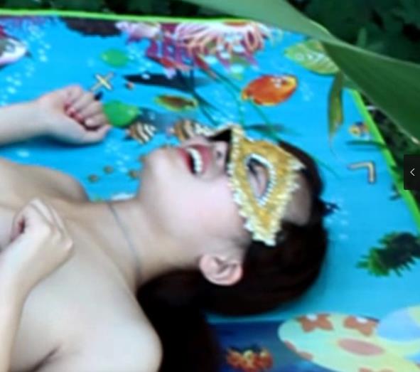 独特的魅力和吸引力。苏晴野外三人游合集[14V5.7G]，让观众们一次性享受到这位小姐姐在自然环境中的精彩表现，绝对是不容错过的资源！