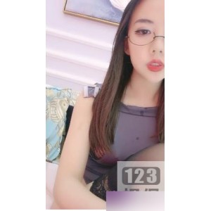 中国狐狸精眼镜妹：白丝黑丝大长腿视频合集