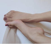 萌兰酱小脚精油合集：5.7G丝滑柔顺视频，磨磨蹭蹭让你大饱眼福