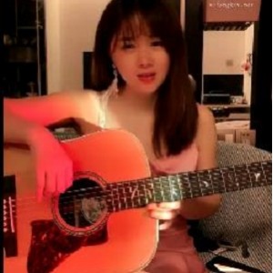 网红脸吉他才女苏恩自拍视频集，4小时精华，心疼观看