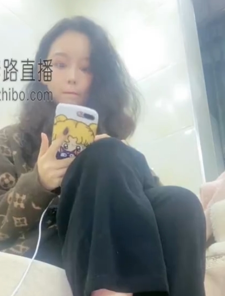 套路直播《豆满月》17v9.38g，百度ED2K高收藏