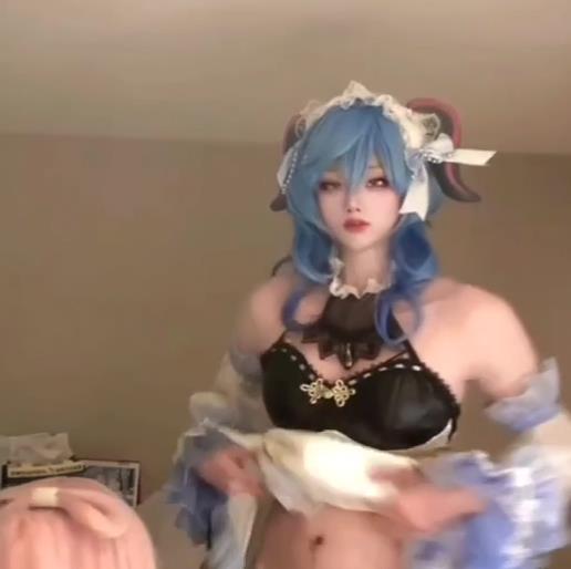 优质伪娘trc5212月最新甘雨心海COS合集2V142M，自拍不露脸，车灯贴纸效果