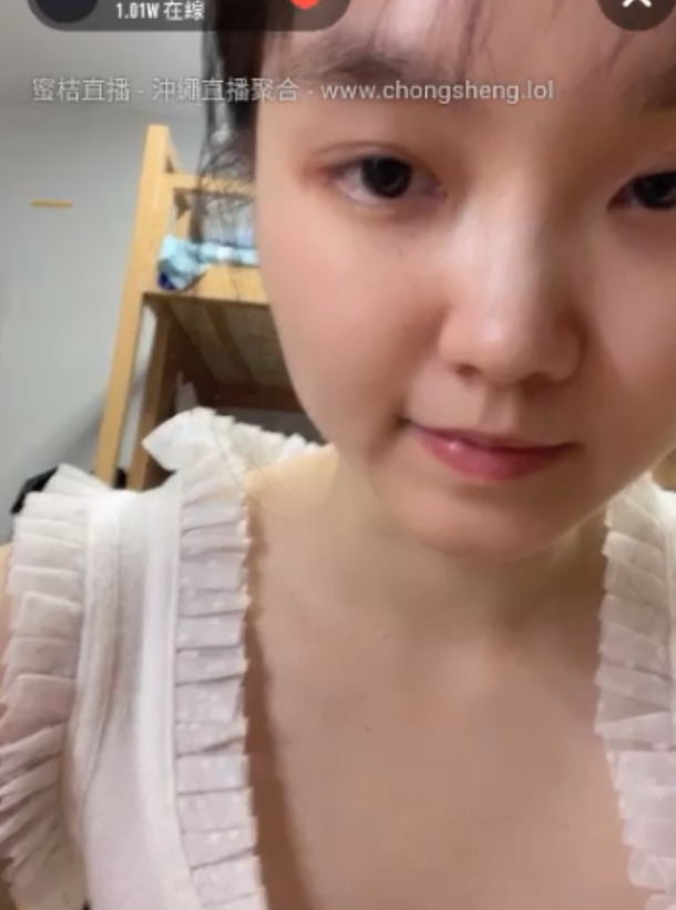 在校快手大胆学妹宿舍表演合集10V19G，背对展示流血洗澡