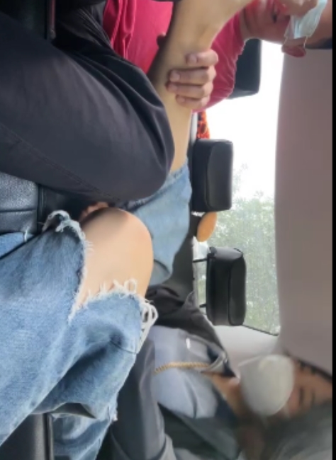 驾校舔脚女学员系列最新合集3V2.04G，练车期间满足教练欲望