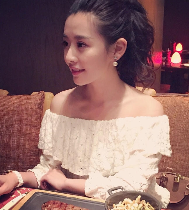 兼职百度盘醉酒互动模特合集5V35P288M，腿部细节解压观看