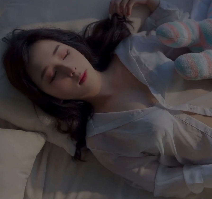 转载百度盘性感私拍黛娜最新合集13V353MB，三人游尝试