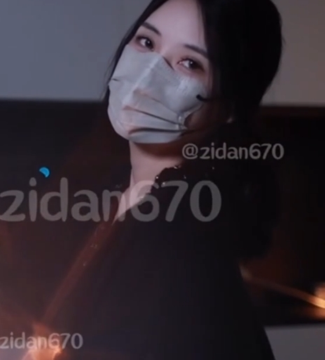 转载抖音空姐诱惑某处空姐最新合集1V833M，嘴巴塞满深处感觉