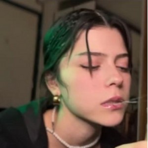 国外自拍福利姬Blake最新合集16V2.5G，特写棒棒糖回顾