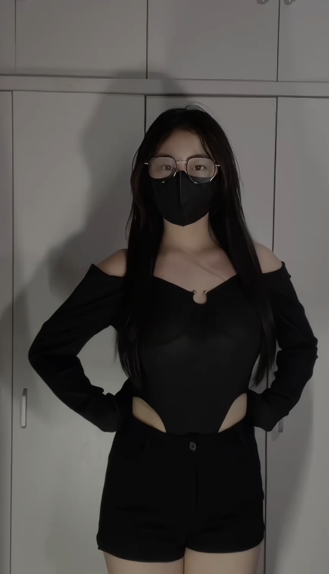 无刺榴莲热舞变装合集：10个视频1.15G魅力尽显