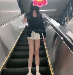 超A嫩妹Luna000室外多场景合集1V936M，胆子大恶搞外卖小哥