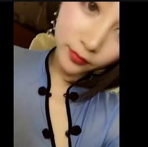 YSL甜甜定制合集21V204M，身材火辣却神秘，快来揭晓她的半脸魅力！