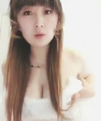 斗鱼白白兔优质美女50V776M神似明星