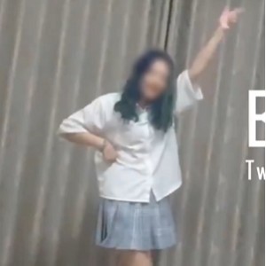 桃桃丸子查小理野外互动合集88V30.4G太烧了