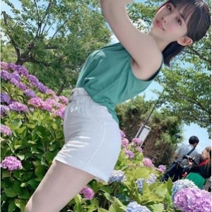 抖音三寸妹子学生装热舞1部2.57G清纯学妹