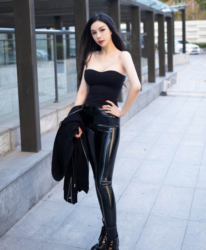 田冰冰秀人喷血私拍37v27.6g嫩版