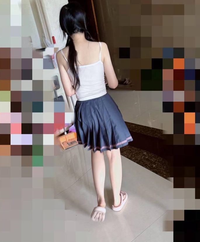 小表妹王琳户外劲爆互动合集10V1.59G湿身诱惑