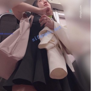 地铁实拍混血妹丁字裤抄底高清合集063986.9MB绝妙视角