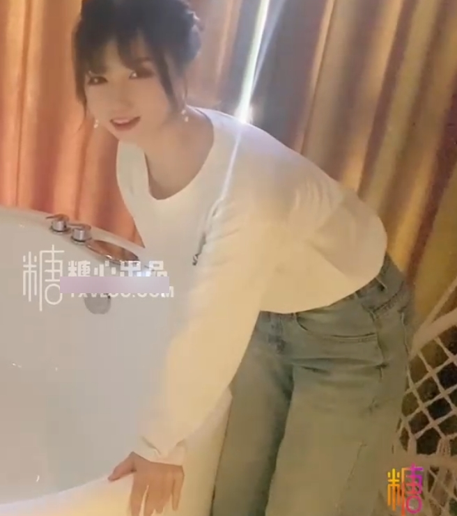 糖心小桃酱补档51V合集36G，娇小身材某处饱满