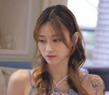 爱豆传媒芯萱女神合集2部800M，容貌出众，学习必备