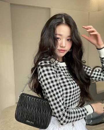 82社区东北美少女Lisa作品合集187部7.9G，身材高挑性感，黑色蕾丝诱惑服装