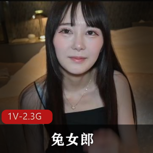 兔女郎魅力无法抗拒，1V2.3G视频推荐！身材妙龄少女，手持棒棒糖展现变身魅力！