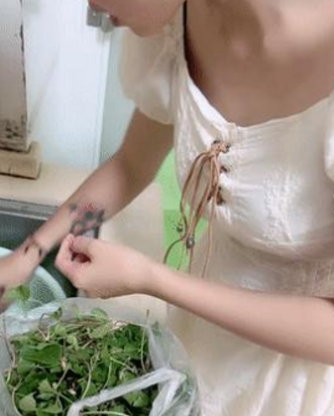 土豆小嫂子私房互动单部1.34GB流鼻血珍藏