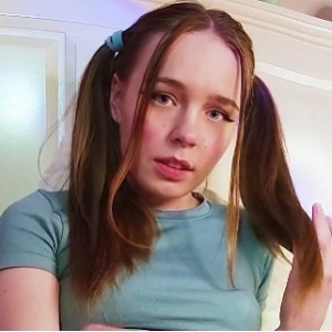 推特AquaRi欧美童颜视频11部3.21G太纯了