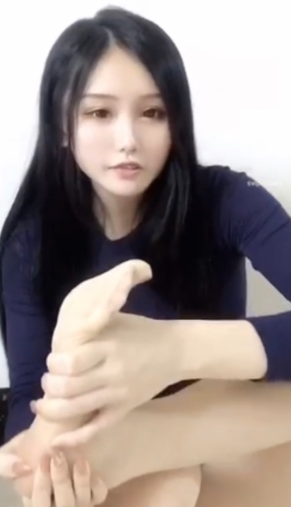 妮妮酱易直播丝足私拍绝密展示1V199M超值珍藏