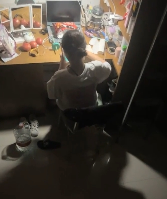 抖音露露忘情连线纯欲天花板1V+441MB