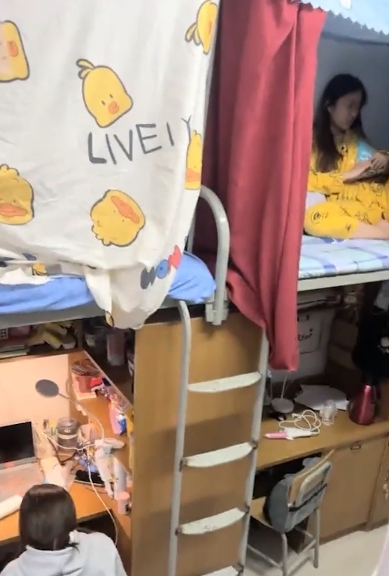 抖音露露忘情连线纯欲天花板1V+441MB