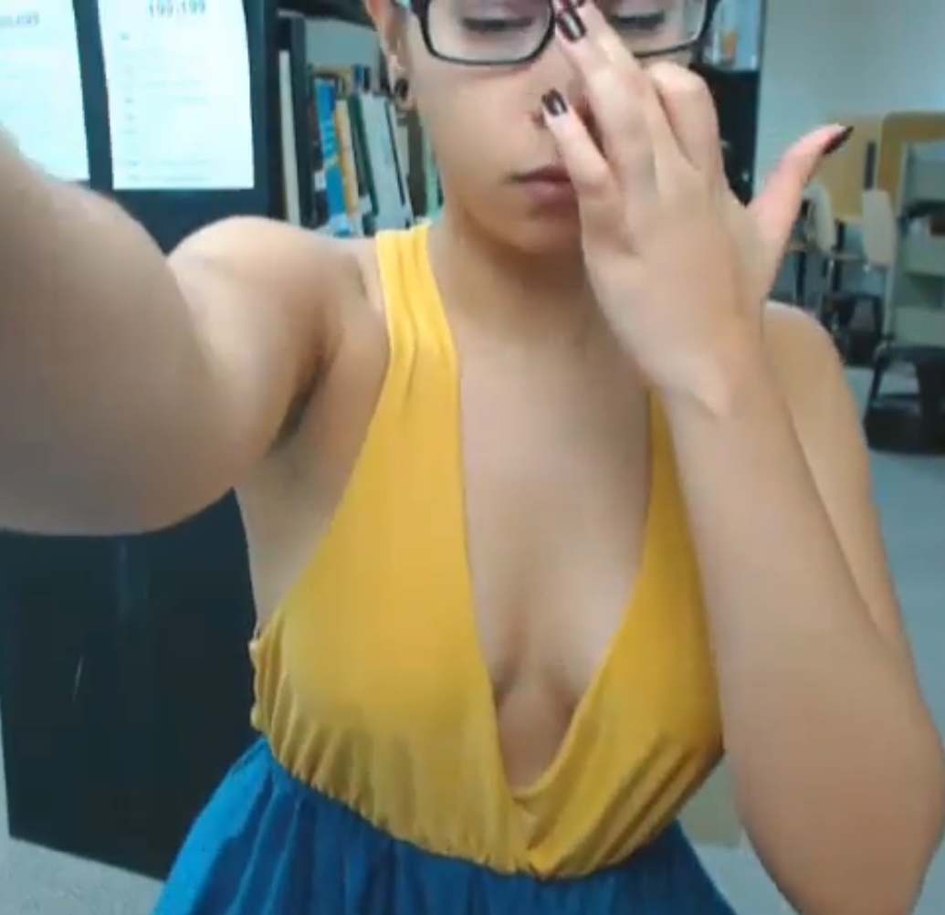 图书馆小雅纯欲风自拍偷录合集22V1.2G课桌互动