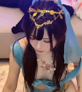 雪莉纯欲辫子妹白T双人游戏2V网盘展示