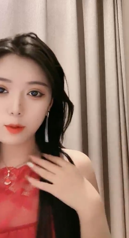 INS小球迷私拍热舞88部451G绝密展示