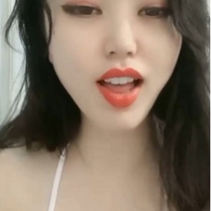 半糖女神闪现丝袜魅惑私拍2V9G超顶