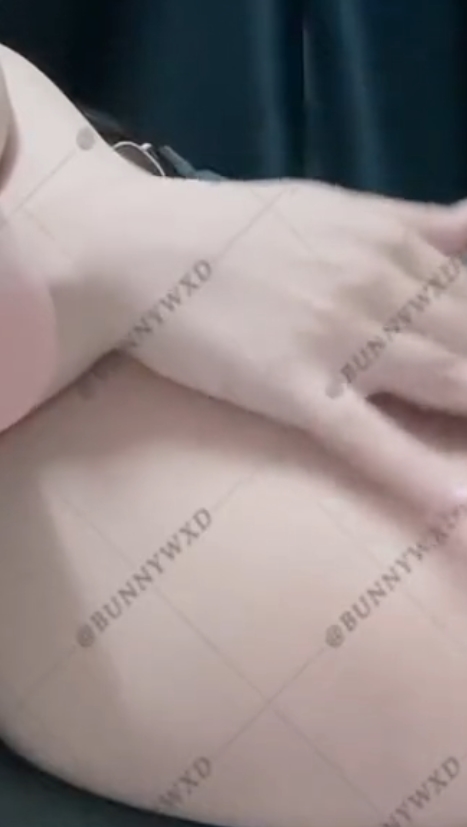 班尼兔推特放飞自我视频16v153m弹力十足