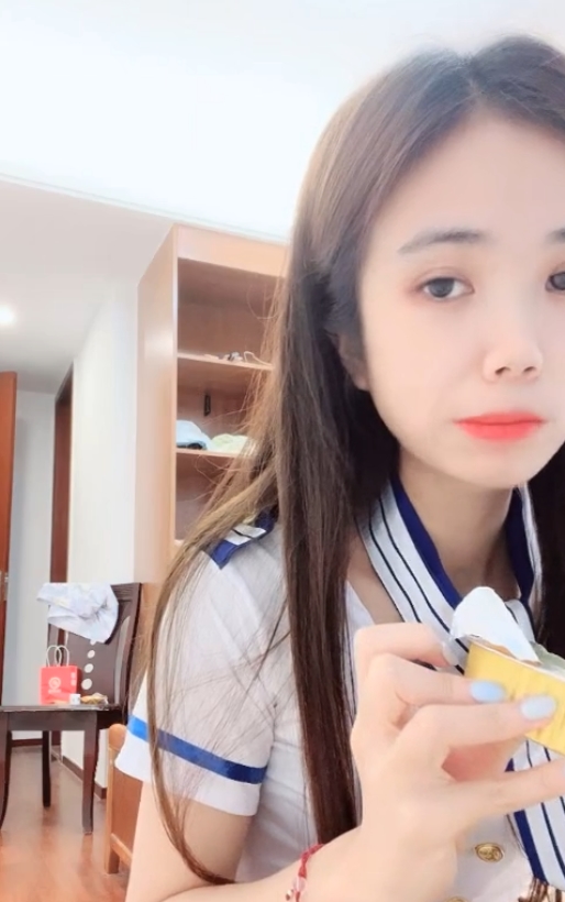 妮妮推特反差眼镜妹合集60部56.4G太感觉了