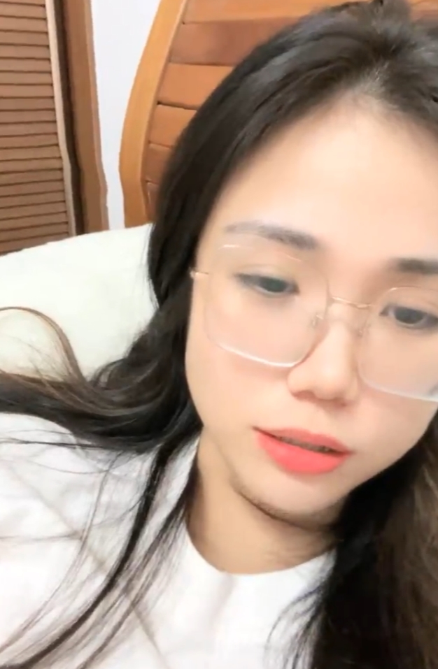 妮妮推特反差眼镜妹合集60部56.4G太感觉了