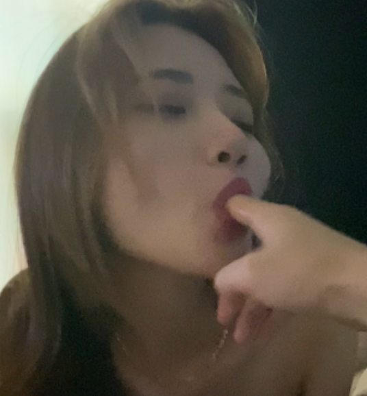 600部火辣推特素人情侣自拍合集49.1G