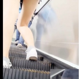 推特美眉底裤合集1+1太滑了